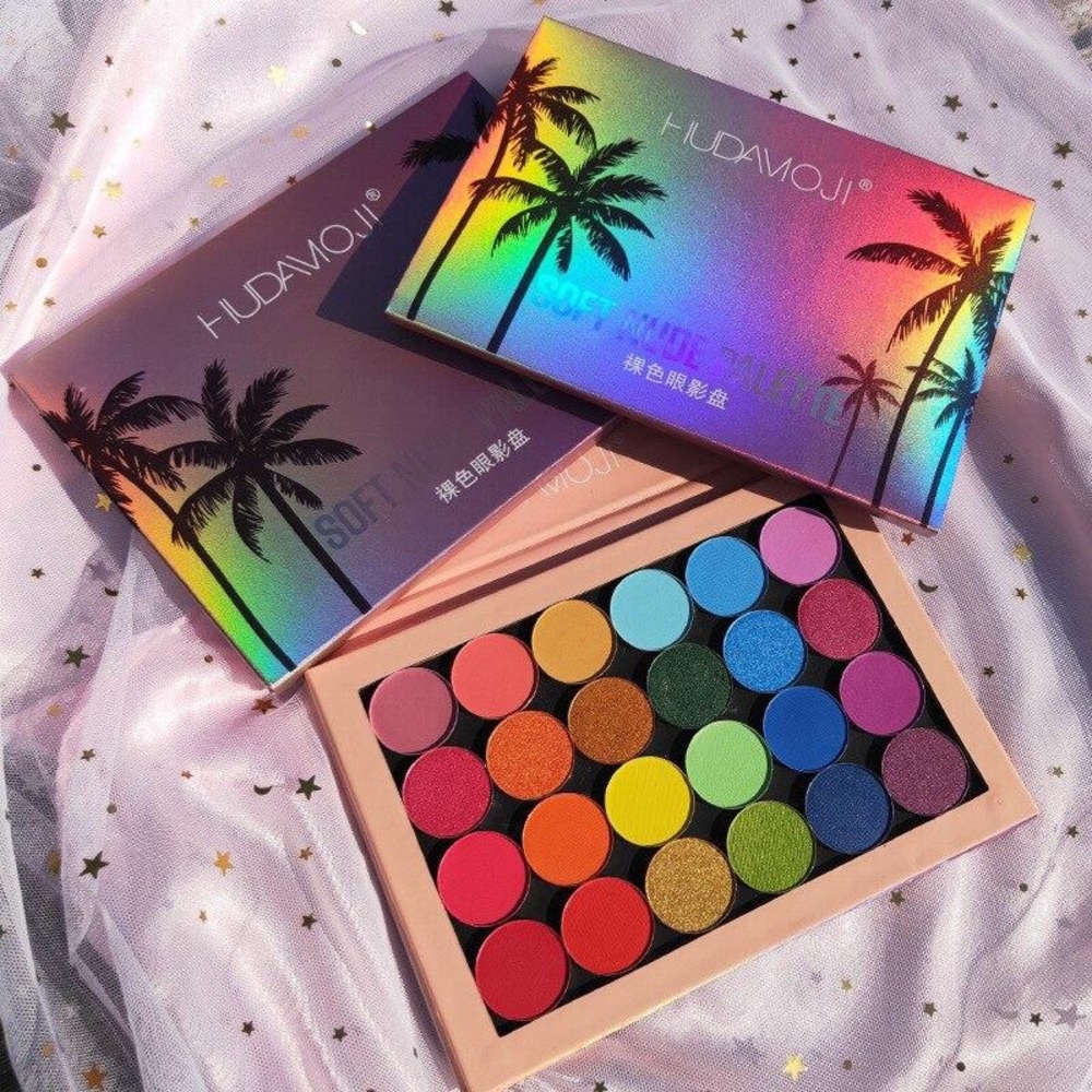 Pearl Hudamoji eyeshadow palette